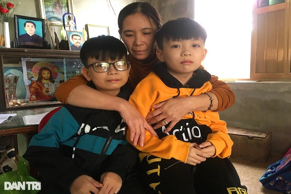 Vợ chồng nghèo tuyệt vọng nhìn những đứa con quằn quại trong căn bệnh hiểm - 6 Vợ chồng nghèo tuyệt vọng nhìn những đứa con quằn quại trong căn bệnh hiểm - 6