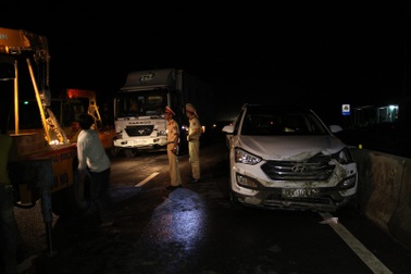 Tai nạn liên hoàn 3 xe ô tô, 1 người bị thương