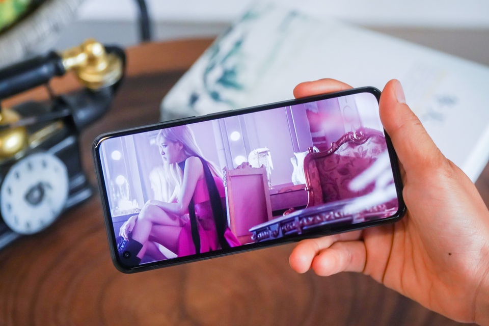 Đánh giá Xiaomi Mi 11 Lite: thiết kế mỏng nhẹ, hiệu năng đủ dùng - 5 Đánh giá Xiaomi Mi 11 Lite: thiết kế mỏng nhẹ, hiệu năng đủ dùng - 5
