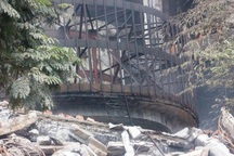 Lửa bùng phát trở lại trung tâm thương mại, hàng trăm tiểu thương vật vã