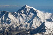 Đỉnh Everest ngày càng cao hơn nhờ tác động của một dòng sông