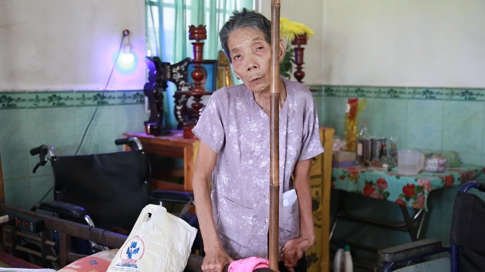 Nỗi buồn tuổi xế chiều của vợ chồng thương binh nghèo - 6 Nỗi buồn tuổi xế chiều của vợ chồng thương binh nghèo - 6