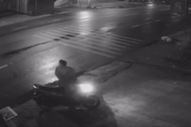 Người đàn ông bị 3 thanh niên cướp tài sản ngay trước cửa nhà