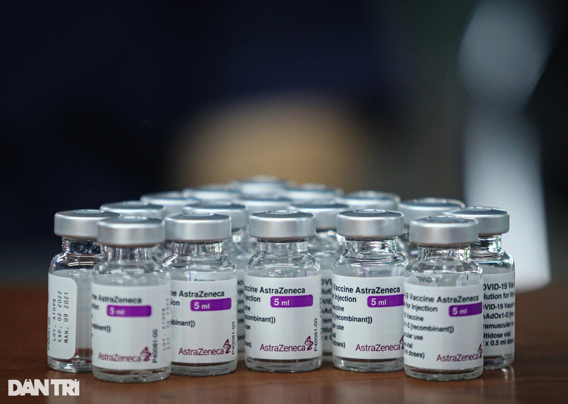 Những mũi vaccine lần 3 đầu tiên được tiêm cho lực lượng tuyến đầu ở TPHCM - 6 Những mũi vaccine lần 3 đầu tiên được tiêm cho lực lượng tuyến đầu ở TPHCM - 6