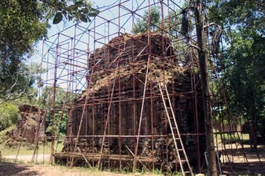 Tháp Mỹ Sơn đứng trước nguy cơ sụp đổ