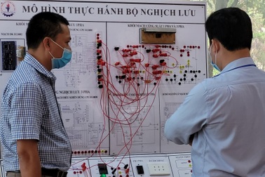 Giáo viên trường nghề sáng tạo trong hội thi thiết bị đào tạo tự làm