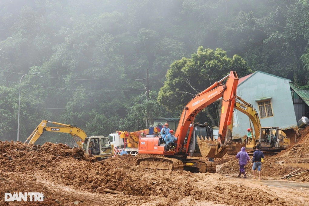 Truy tặng huy hiệu Tuổi trẻ dũng cảm đến 2 người tử nạn trên đèo Bảo Lộc - 2 Truy tặng huy hiệu Tuổi trẻ dũng cảm đến 2 người tử nạn trên đèo Bảo Lộc - 2
