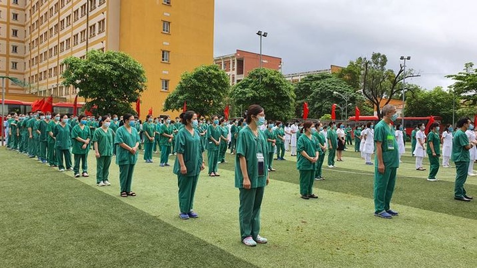 Quảng Ninh: 200 y bác sĩ, nhân viên y tế chính thức lên đường chi viện cho Bắc Giang - 5 Quảng Ninh: 200 y bác sĩ, nhân viên y tế chính thức lên đường chi viện cho Bắc Giang - 5