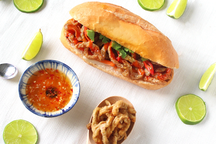 Cầm 2 triệu mở xe bánh mì, chàng trai bán cả triệu ổ bánh mỗi tháng