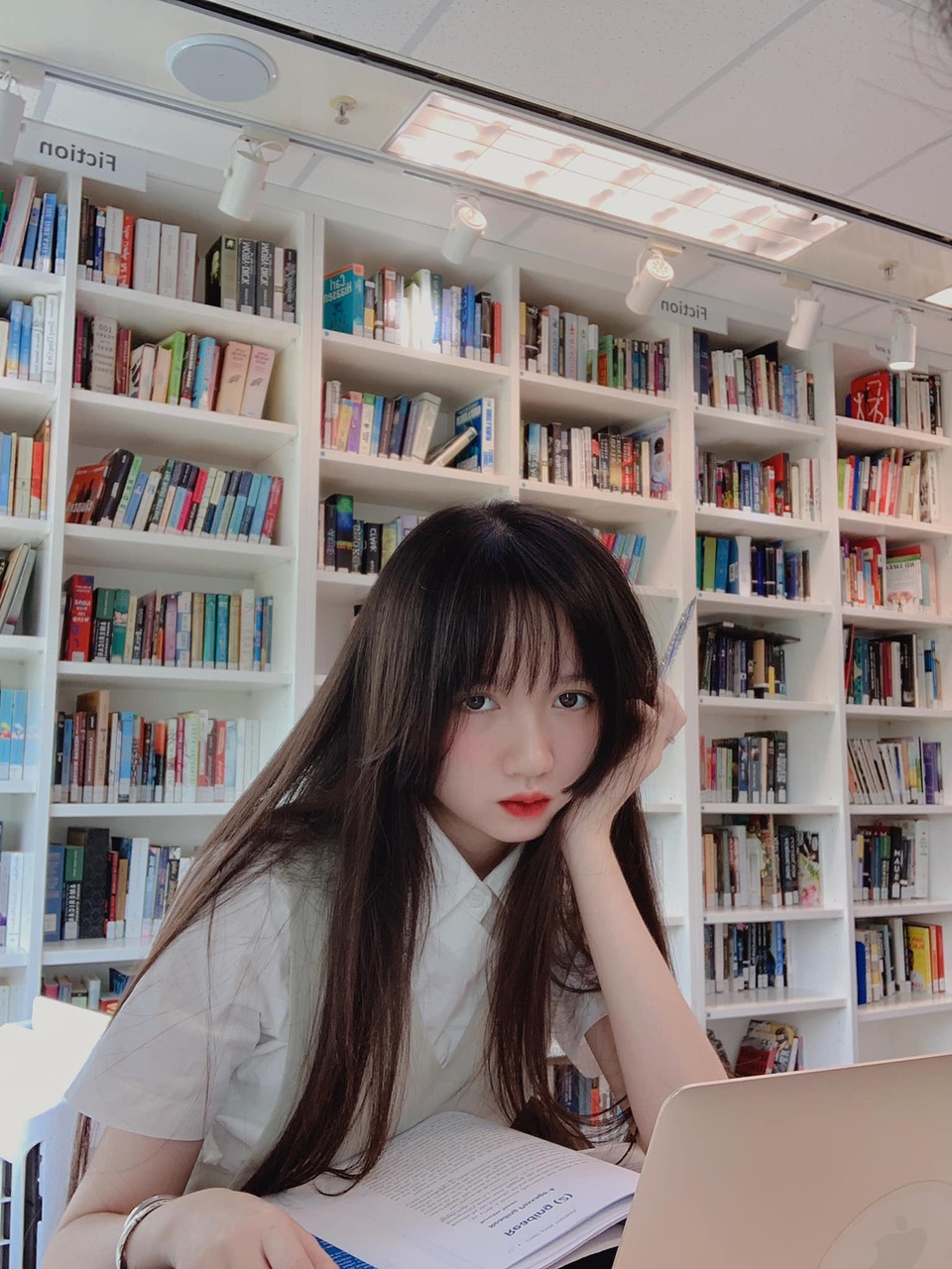 Nữ sinh theo đuổi nét đẹp dị, giành nút Bạc sau 2 tháng làm Youtube - 6 Nữ sinh theo đuổi nét đẹp dị, giành nút Bạc sau 2 tháng làm Youtube - 6