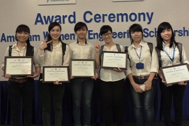 Trao học bổng cho nữ sinh viên ngành Kỹ thuật