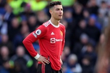 Động thái bất ngờ của Man Utd ở vụ C.Ronaldo đập điện thoại