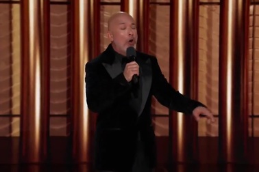 Quả Cầu Vàng 2024: Chọc giận Taylor Swift, MC trở thành điểm yếu "chí tử"